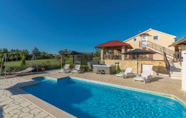 Villa  Dekovići