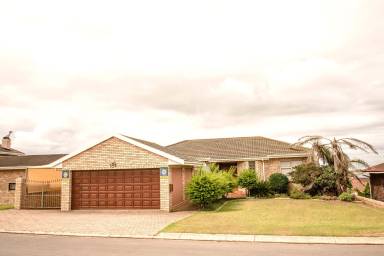 House Ferreira Town