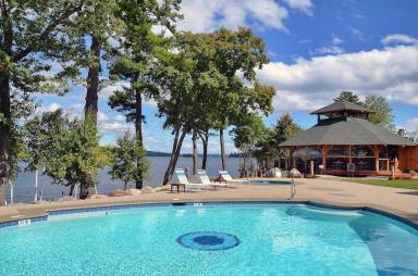 House Weirs Beach
