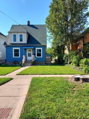 House  La Salle Township