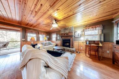 Cabin  Lakemont