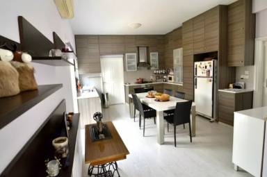 Hus  Acropolis