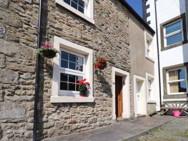 Cottage Settle