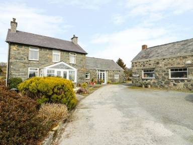 House  Bryncir