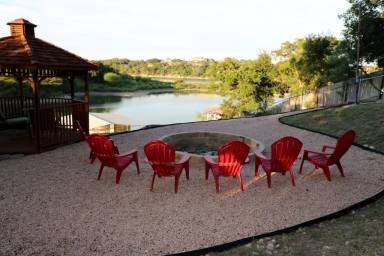 House  Spicewood