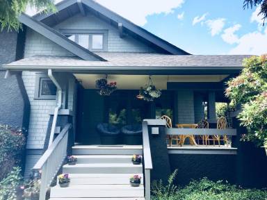 House North Saanich