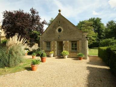 Cottage Black Bourton