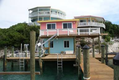 House Staniel Cay