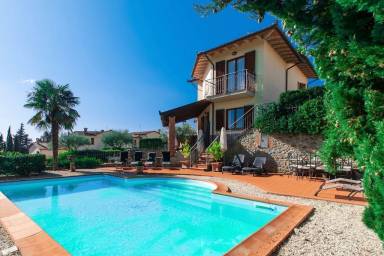 Villa  Tuoro sul Trasimeno