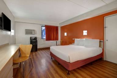 Motel Lakeville