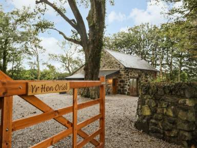 Cottage  Cwm-y-glo