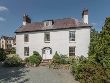 Cottage Bishop's Castle
