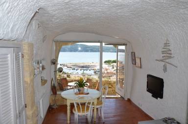 House Cornillon-Confoux