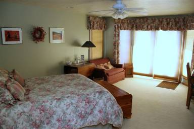 Bed and breakfast  Lakeville