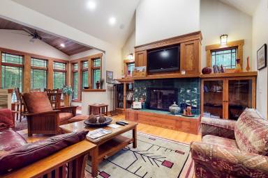 House  Glen Lake