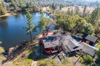 House  Bass Lake