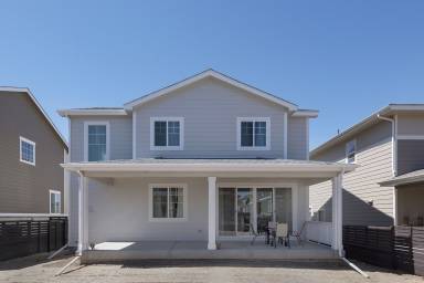 House  Aurora