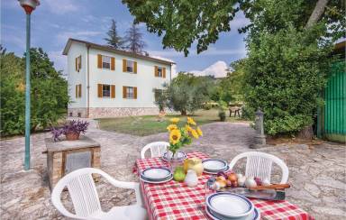 House  Spoleto