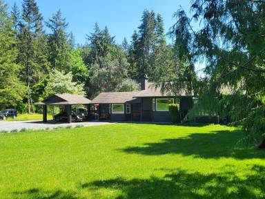 House  Brentwood Bay