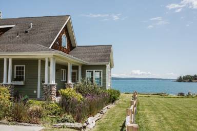 House  San Juan Island