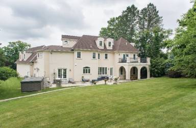 House  Chestnut Hill