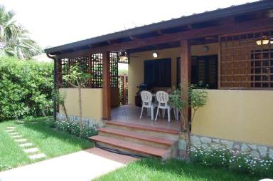 Villa  Campofelice di Roccella