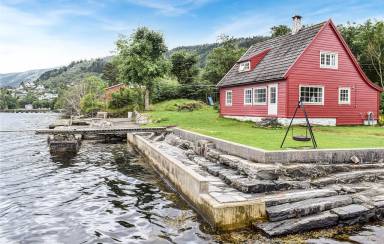 House  Arna