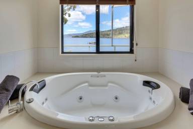 Cottage  Cygnet