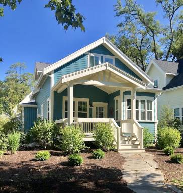 House  Grand Beach