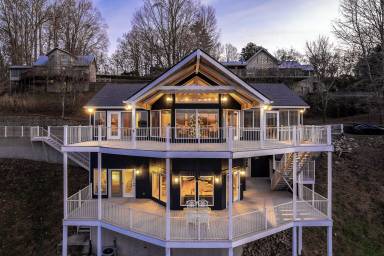 Chalet Center Hill Lake