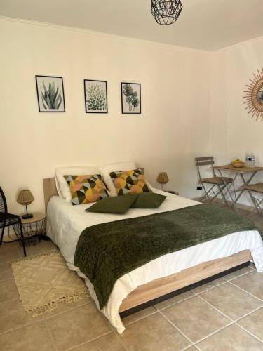 Bed and breakfast  Saint-Mitre-les-Remparts
