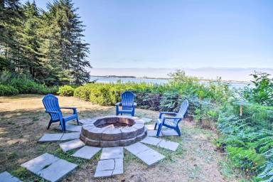 House Coos Bay