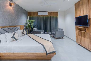 Serviced apartment Sector 11