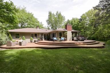 House  Beverly Shores