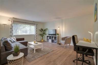 Condo  Wood Dale