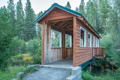 Cabin  Fort Klamath