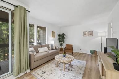 Condo  Daphne
