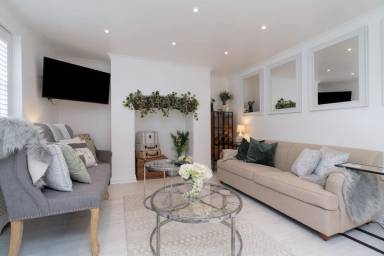 Apartment Cheltenham