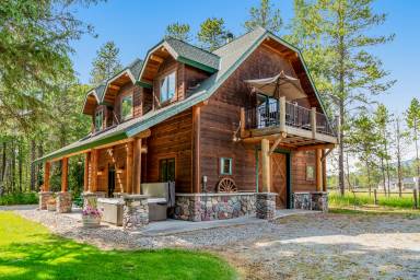 House  Whitefish