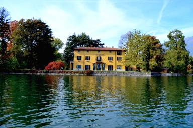 Villa  Merone