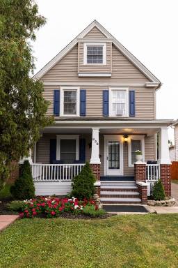 House  Lorain