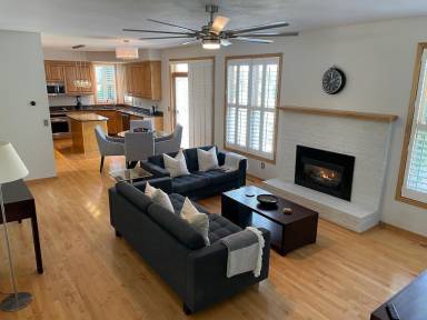 House  Lakeville