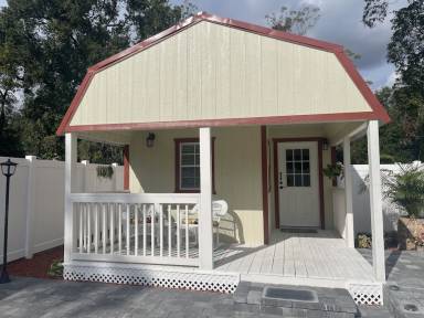 Bed and breakfast  Longwood