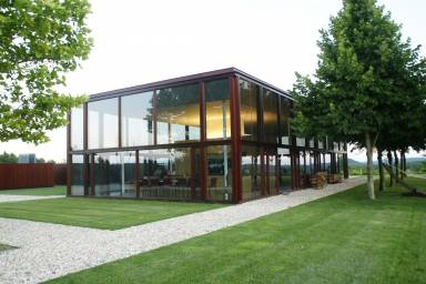 House  Millbrook