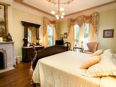 Bed and breakfast  Glastonbury Center