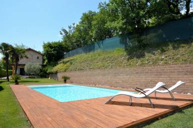 Chalet mit Pool und Garten für 4 Gäste mit Hund in Marciaga, Gardasee-Region. 