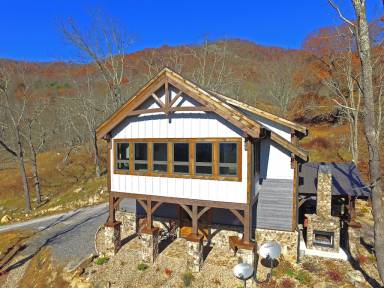 Cabin  Clyde