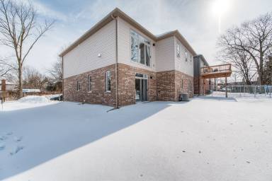 House  Waterloo