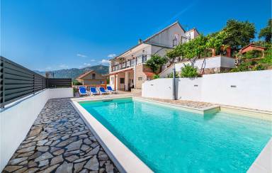 House Maslenica