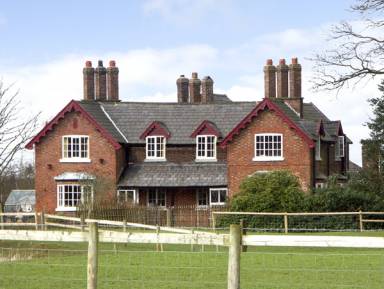 Cottage Salford District